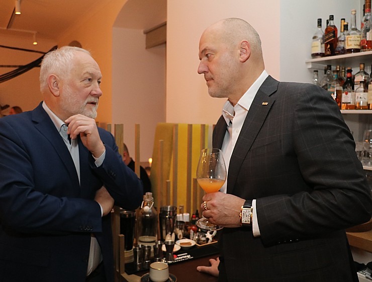 Auto noma «Sixt Latvija» kopā ar šefpavāru Mārtiņu Sirmo rīko Ziemassvētku pateicības brokastis sadarbības partneriem Auto noma «Sixt Latvija» kopā ar šefpavāru Mārtiņu Sirmo rīko Ziemassvētku pateicības brokastis sadarbības partneriem 348363