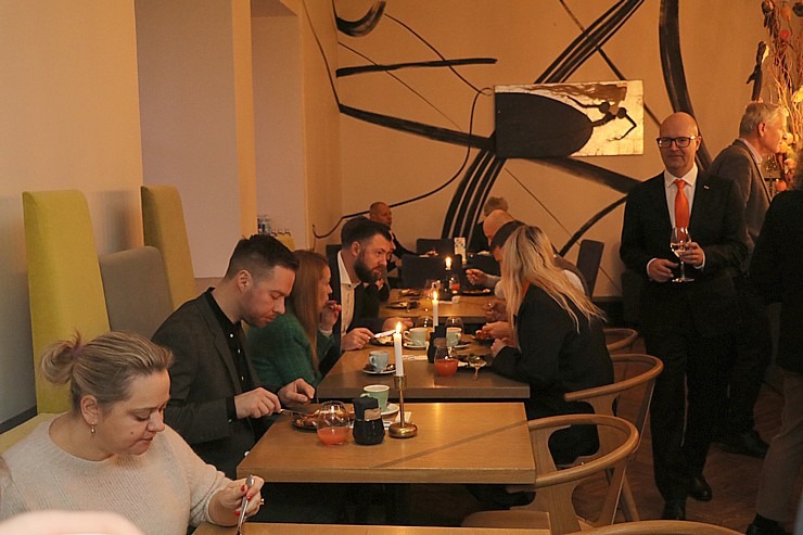 Auto noma «Sixt Latvija» kopā ar šefpavāru Mārtiņu Sirmo rīko Ziemassvētku pateicības brokastis sadarbības partneriem Auto noma «Sixt Latvija» kopā ar šefpavāru Mārtiņu Sirmo rīko Ziemassvētku pateicības brokastis sadarbības partneriem 348366