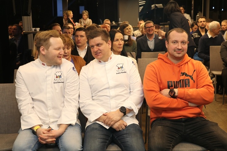 Pavāru kluba 20.gadu jubilejas kopsapulce notiek viesnīcā «Pullman Riga Old Town». Foto: Līga Elsiņa-Zuicena / Aivars Mackevičs Pavāru kluba 20.gadu jubilejas kopsapulce notiek viesnīcā «Pullman Riga Old Town». Foto: Līga Elsiņa-Zuicena / Aivars Mackevičs 348949