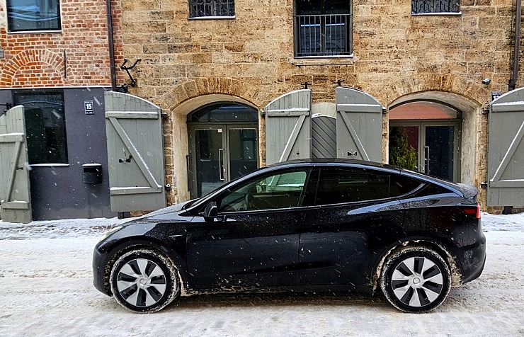 Apceļojam sniegoto Latviju ar auto nomas «Sixt Latvija» spēkratu «Tesla Y Long Range AWD» 349127
