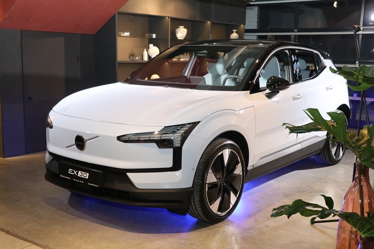 Autocentrs «Mūsa Motors Rīga» izsmalcinātā veidā prezentē jauno un elektrisko «Volvo EX30» 349410