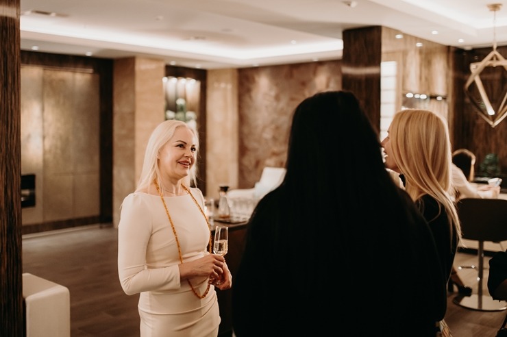 Vecrīgas «Grand Hotel Kempinski Riga» atklāj ekskluzīvo Dzintara terapijas SPA rituālu. Foto: Kempinski.com Vecrīgas «Grand Hotel Kempinski Riga» atklāj ekskluzīvo Dzintara terapijas SPA rituālu. Foto: Kempinski.com 349943