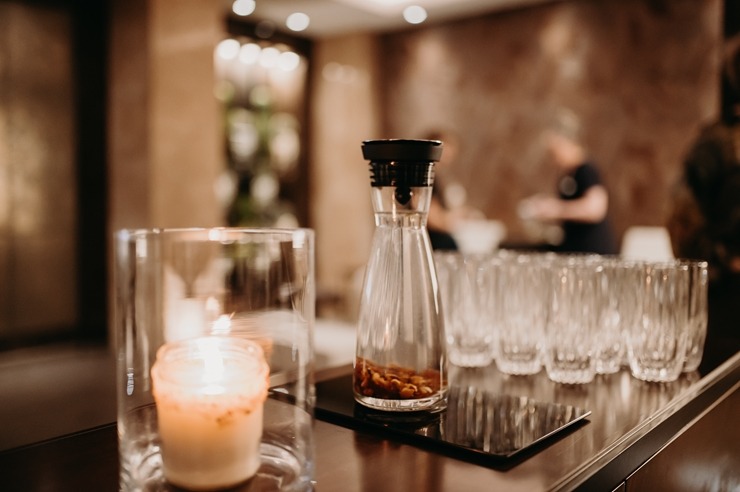 Vecrīgas «Grand Hotel Kempinski Riga» atklāj ekskluzīvo Dzintara terapijas SPA rituālu. Foto: Kempinski.com Vecrīgas «Grand Hotel Kempinski Riga» atklāj ekskluzīvo Dzintara terapijas SPA rituālu. Foto: Kempinski.com 349953