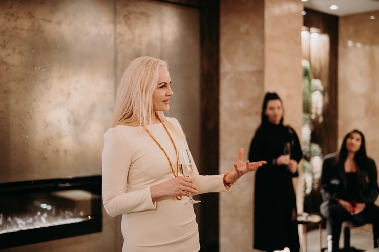Vecrīgas «Grand Hotel Kempinski Riga» atklāj ekskluzīvo Dzintara terapijas SPA rituālu. Foto: Kempinski.com Vecrīgas «Grand Hotel Kempinski Riga» atklāj ekskluzīvo Dzintara terapijas SPA rituālu. Foto: Kempinski.com 349961