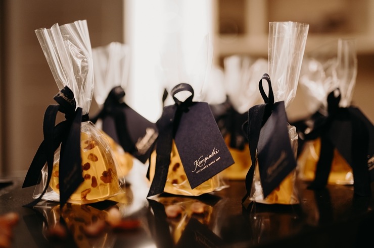 Vecrīgas «Grand Hotel Kempinski Riga» atklāj ekskluzīvo Dzintara terapijas SPA rituālu. Foto: Kempinski.com Vecrīgas «Grand Hotel Kempinski Riga» atklāj ekskluzīvo Dzintara terapijas SPA rituālu. Foto: Kempinski.com 349936