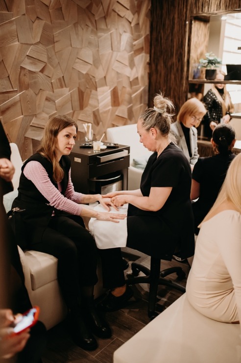 Vecrīgas «Grand Hotel Kempinski Riga» atklāj ekskluzīvo Dzintara terapijas SPA rituālu. Foto: Kempinski.com Vecrīgas «Grand Hotel Kempinski Riga» atklāj ekskluzīvo Dzintara terapijas SPA rituālu. Foto: Kempinski.com 349971