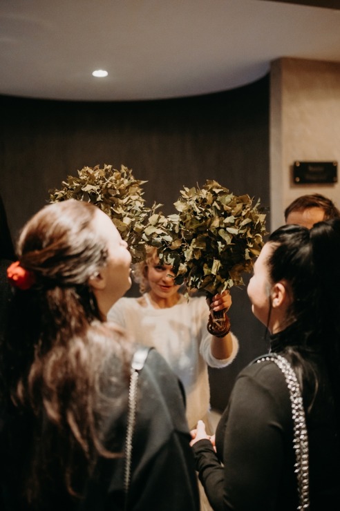 Vecrīgas «Grand Hotel Kempinski Riga» atklāj ekskluzīvo Dzintara terapijas SPA rituālu. Foto: Kempinski.com Vecrīgas «Grand Hotel Kempinski Riga» atklāj ekskluzīvo Dzintara terapijas SPA rituālu. Foto: Kempinski.com 349979