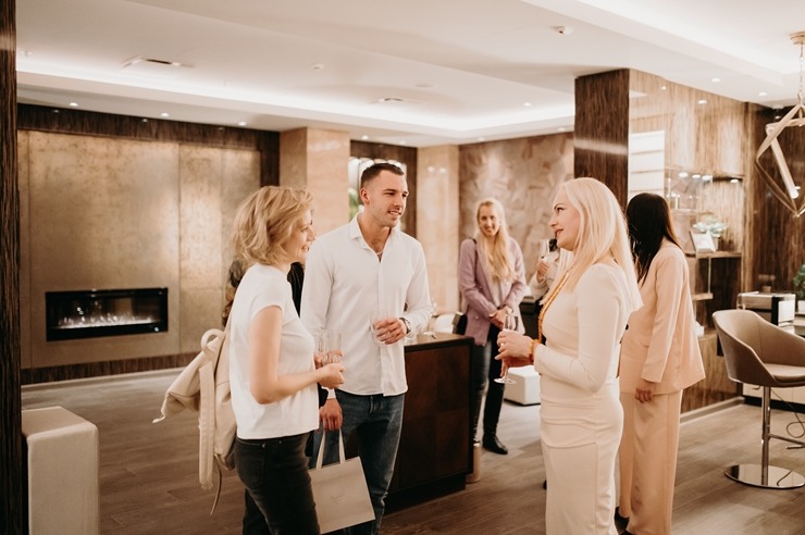 Vecrīgas «Grand Hotel Kempinski Riga» atklāj ekskluzīvo Dzintara terapijas SPA rituālu. Foto: Kempinski.com Vecrīgas «Grand Hotel Kempinski Riga» atklāj ekskluzīvo Dzintara terapijas SPA rituālu. Foto: Kempinski.com 349982
