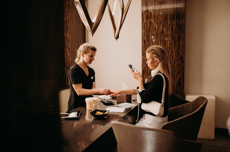 Vecrīgas «Grand Hotel Kempinski Riga» atklāj ekskluzīvo Dzintara terapijas SPA rituālu. Foto: Kempinski.com Vecrīgas «Grand Hotel Kempinski Riga» atklāj ekskluzīvo Dzintara terapijas SPA rituālu. Foto: Kempinski.com 349983