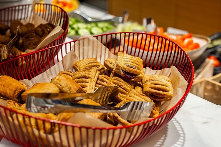 Tagad drošas agra rīta brokastis ir garantētas ar aplikācijas «Eatinhotels.lv» palīdzību. Foto: Eatinhotels.lv Tagad drošas agra rīta brokastis ir garantētas ar aplikācijas «Eatinhotels.lv» palīdzību. Foto: Eatinhotels.lv 350038