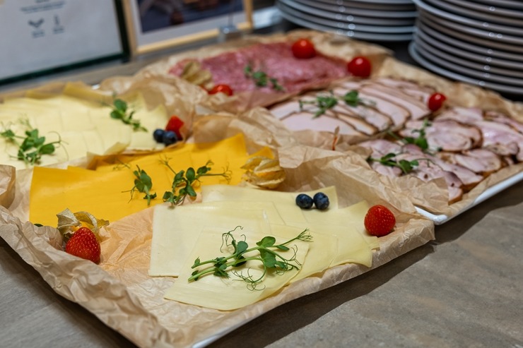 Tagad drošas agra rīta brokastis ir garantētas ar aplikācijas «Eatinhotels.lv» palīdzību. Foto: Eatinhotels.lv Tagad drošas agra rīta brokastis ir garantētas ar aplikācijas «Eatinhotels.lv» palīdzību. Foto: Eatinhotels.lv 350043