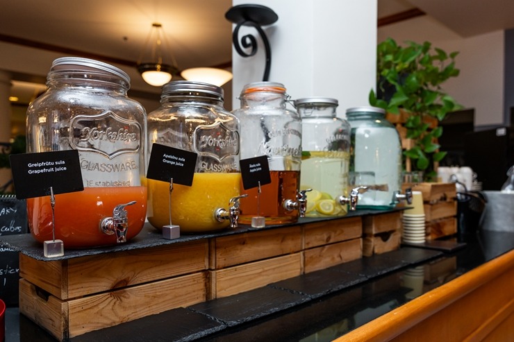 Tagad drošas agra rīta brokastis ir garantētas ar aplikācijas «Eatinhotels.lv» palīdzību. Foto: Eatinhotels.lv Tagad drošas agra rīta brokastis ir garantētas ar aplikācijas «Eatinhotels.lv» palīdzību. Foto: Eatinhotels.lv 350060