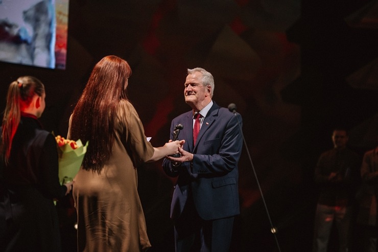 Skati latgaliešu kultūras gada balvas «Boņuks 2023» pasniegšanu. Foto: Dagnija Bernāne / Latgales vēstniecība GORS Skati latgaliešu kultūras gada balvas «Boņuks 2023» pasniegšanu. Foto: Dagnija Bernāne / Latgales vēstniecība GORS 350507