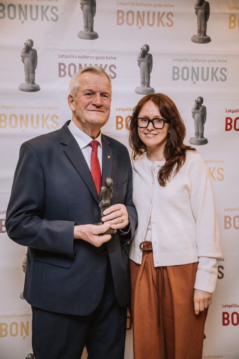 Skati latgaliešu kultūras gada balvas «Boņuks 2023» pasniegšanu. Foto: Dagnija Bernāne / Latgales vēstniecība GORS Skati latgaliešu kultūras gada balvas «Boņuks 2023» pasniegšanu. Foto: Dagnija Bernāne / Latgales vēstniecība GORS 350515