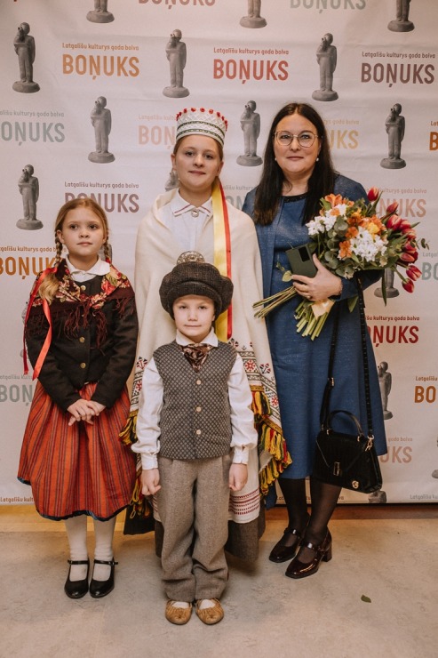 Skati latgaliešu kultūras gada balvas «Boņuks 2023» pasniegšanu. Foto: Dagnija Bernāne / Latgales vēstniecība GORS Skati latgaliešu kultūras gada balvas «Boņuks 2023» pasniegšanu. Foto: Dagnija Bernāne / Latgales vēstniecība GORS 350521
