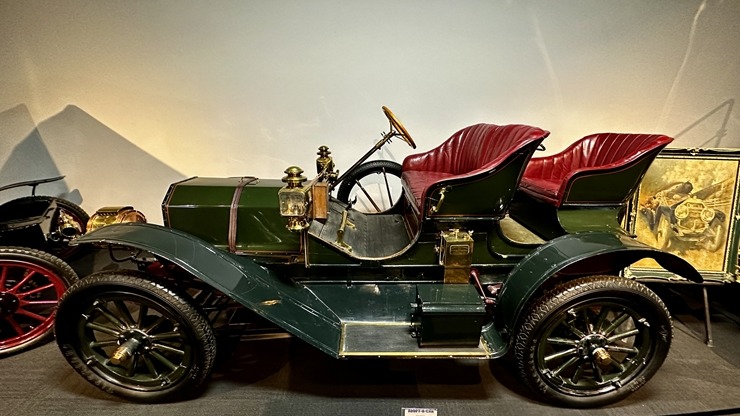 Iepazīstam ASV Nacionālais automobiļu muzeja eksponātus no Viljama F. Hara kolekcijas Nevadas štatā. Foto: Jānis Putniņš Iepazīstam ASV Nacionālais automobiļu muzeja eksponātus no Viljama F. Hara kolekcijas Nevadas štatā. Foto: Jānis Putniņš 350940