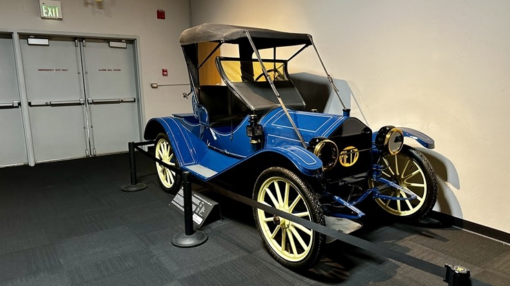 Iepazīstam ASV Nacionālais automobiļu muzeja eksponātus no Viljama F. Hara kolekcijas Nevadas štatā. Foto: Jānis Putniņš Iepazīstam ASV Nacionālais automobiļu muzeja eksponātus no Viljama F. Hara kolekcijas Nevadas štatā. Foto: Jānis Putniņš 350943