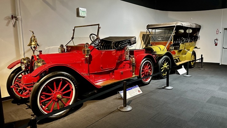 Iepazīstam ASV Nacionālais automobiļu muzeja eksponātus no Viljama F. Hara kolekcijas Nevadas štatā. Foto: Jānis Putniņš Iepazīstam ASV Nacionālais automobiļu muzeja eksponātus no Viljama F. Hara kolekcijas Nevadas štatā. Foto: Jānis Putniņš 350944