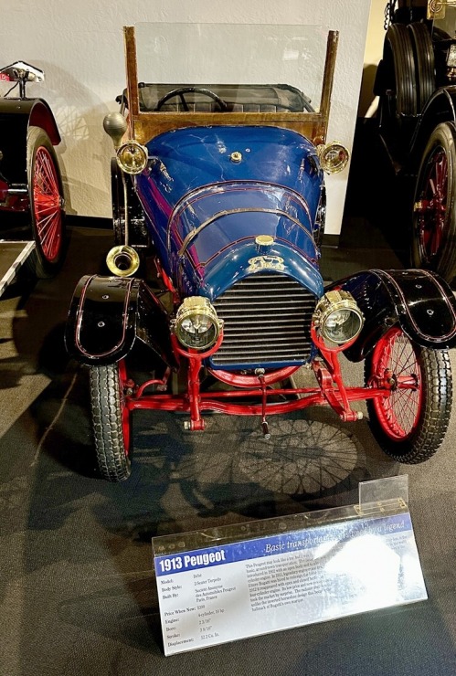 Iepazīstam ASV Nacionālais automobiļu muzeja eksponātus no Viljama F. Hara kolekcijas Nevadas štatā. Foto: Jānis Putniņš Iepazīstam ASV Nacionālais automobiļu muzeja eksponātus no Viljama F. Hara kolekcijas Nevadas štatā. Foto: Jānis Putniņš 350949