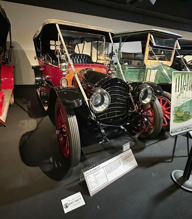 Iepazīstam ASV Nacionālais automobiļu muzeja eksponātus no Viljama F. Hara kolekcijas Nevadas štatā. Foto: Jānis Putniņš Iepazīstam ASV Nacionālais automobiļu muzeja eksponātus no Viljama F. Hara kolekcijas Nevadas štatā. Foto: Jānis Putniņš 350951