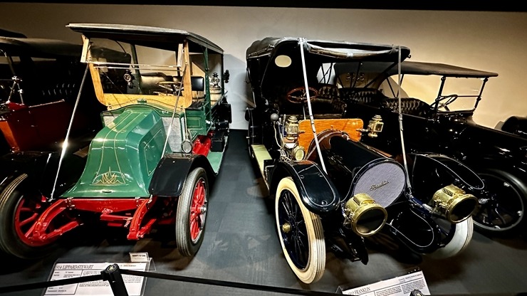 Iepazīstam ASV Nacionālais automobiļu muzeja eksponātus no Viljama F. Hara kolekcijas Nevadas štatā. Foto: Jānis Putniņš Iepazīstam ASV Nacionālais automobiļu muzeja eksponātus no Viljama F. Hara kolekcijas Nevadas štatā. Foto: Jānis Putniņš 350952
