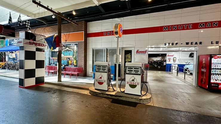 Iepazīstam ASV Nacionālais automobiļu muzeja eksponātus no Viljama F. Hara kolekcijas Nevadas štatā. Foto: Jānis Putniņš Iepazīstam ASV Nacionālais automobiļu muzeja eksponātus no Viljama F. Hara kolekcijas Nevadas štatā. Foto: Jānis Putniņš 350964