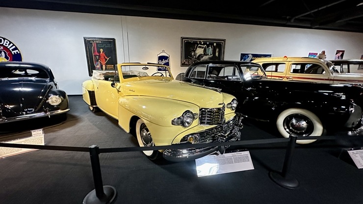 Iepazīstam ASV Nacionālais automobiļu muzeja eksponātus no Viljama F. Hara kolekcijas Nevadas štatā. Foto: Jānis Putniņš Iepazīstam ASV Nacionālais automobiļu muzeja eksponātus no Viljama F. Hara kolekcijas Nevadas štatā. Foto: Jānis Putniņš 350969
