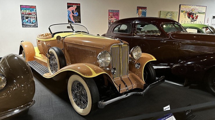 Iepazīstam ASV Nacionālais automobiļu muzeja eksponātus no Viljama F. Hara kolekcijas Nevadas štatā. Foto: Jānis Putniņš Iepazīstam ASV Nacionālais automobiļu muzeja eksponātus no Viljama F. Hara kolekcijas Nevadas štatā. Foto: Jānis Putniņš 350970