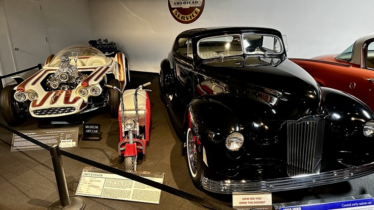 Iepazīstam ASV Nacionālais automobiļu muzeja eksponātus no Viljama F. Hara kolekcijas Nevadas štatā. Foto: Jānis Putniņš Iepazīstam ASV Nacionālais automobiļu muzeja eksponātus no Viljama F. Hara kolekcijas Nevadas štatā. Foto: Jānis Putniņš 350978