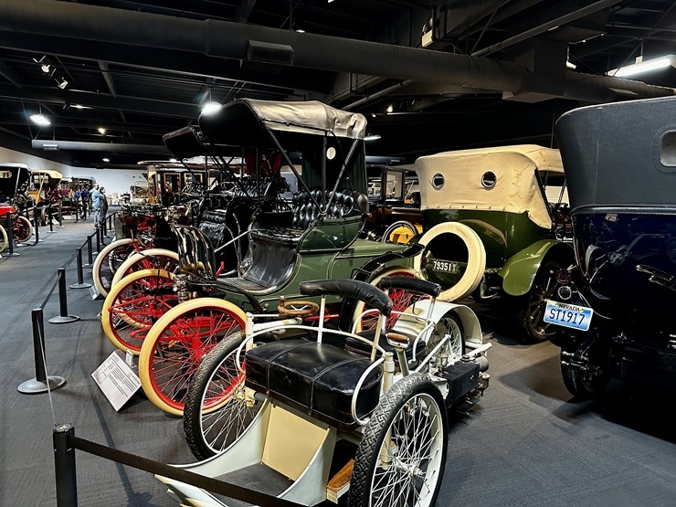 Iepazīstam ASV Nacionālais automobiļu muzeja eksponātus no Viljama F. Hara kolekcijas Nevadas štatā. Foto: Jānis Putniņš Iepazīstam ASV Nacionālais automobiļu muzeja eksponātus no Viljama F. Hara kolekcijas Nevadas štatā. Foto: Jānis Putniņš 350935
