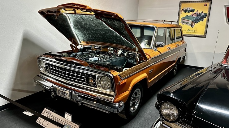 Iepazīstam ASV Nacionālais automobiļu muzeja eksponātus no Viljama F. Hara kolekcijas Nevadas štatā. Foto: Jānis Putniņš Iepazīstam ASV Nacionālais automobiļu muzeja eksponātus no Viljama F. Hara kolekcijas Nevadas štatā. Foto: Jānis Putniņš 350982