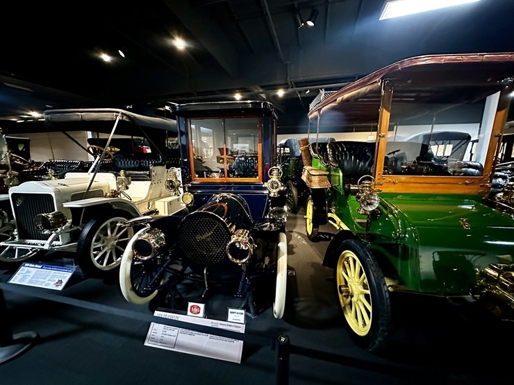 Iepazīstam ASV Nacionālais automobiļu muzeja eksponātus no Viljama F. Hara kolekcijas Nevadas štatā. Foto: Jānis Putniņš Iepazīstam ASV Nacionālais automobiļu muzeja eksponātus no Viljama F. Hara kolekcijas Nevadas štatā. Foto: Jānis Putniņš 350936