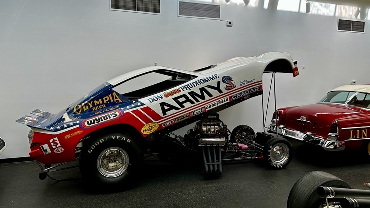 Iepazīstam ASV Nacionālais automobiļu muzeja eksponātus no Viljama F. Hara kolekcijas Nevadas štatā. Foto: Jānis Putniņš Iepazīstam ASV Nacionālais automobiļu muzeja eksponātus no Viljama F. Hara kolekcijas Nevadas štatā. Foto: Jānis Putniņš 351004