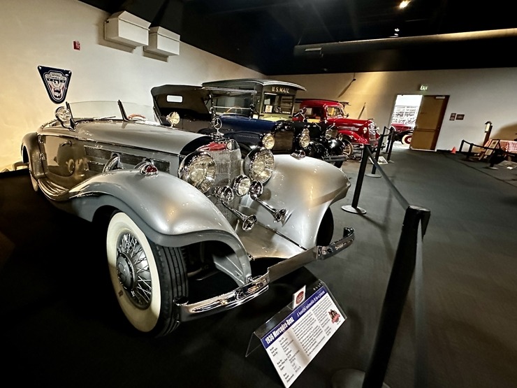 Iepazīstam ASV Nacionālais automobiļu muzeja eksponātus no Viljama F. Hara kolekcijas Nevadas štatā. Foto: Jānis Putniņš Iepazīstam ASV Nacionālais automobiļu muzeja eksponātus no Viljama F. Hara kolekcijas Nevadas štatā. Foto: Jānis Putniņš 351011
