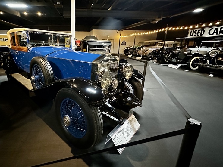 Iepazīstam ASV Nacionālais automobiļu muzeja eksponātus no Viljama F. Hara kolekcijas Nevadas štatā. Foto: Jānis Putniņš Iepazīstam ASV Nacionālais automobiļu muzeja eksponātus no Viljama F. Hara kolekcijas Nevadas štatā. Foto: Jānis Putniņš 351014