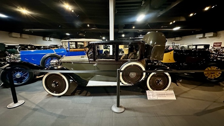 Iepazīstam ASV Nacionālais automobiļu muzeja eksponātus no Viljama F. Hara kolekcijas Nevadas štatā. Foto: Jānis Putniņš Iepazīstam ASV Nacionālais automobiļu muzeja eksponātus no Viljama F. Hara kolekcijas Nevadas štatā. Foto: Jānis Putniņš 351015