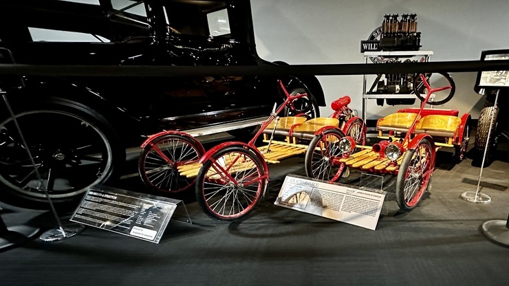 Iepazīstam ASV Nacionālais automobiļu muzeja eksponātus no Viljama F. Hara kolekcijas Nevadas štatā. Foto: Jānis Putniņš Iepazīstam ASV Nacionālais automobiļu muzeja eksponātus no Viljama F. Hara kolekcijas Nevadas štatā. Foto: Jānis Putniņš 351016