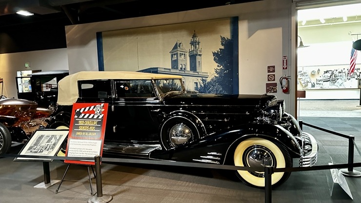 Iepazīstam ASV Nacionālais automobiļu muzeja eksponātus no Viljama F. Hara kolekcijas Nevadas štatā. Foto: Jānis Putniņš Iepazīstam ASV Nacionālais automobiļu muzeja eksponātus no Viljama F. Hara kolekcijas Nevadas štatā. Foto: Jānis Putniņš 351017