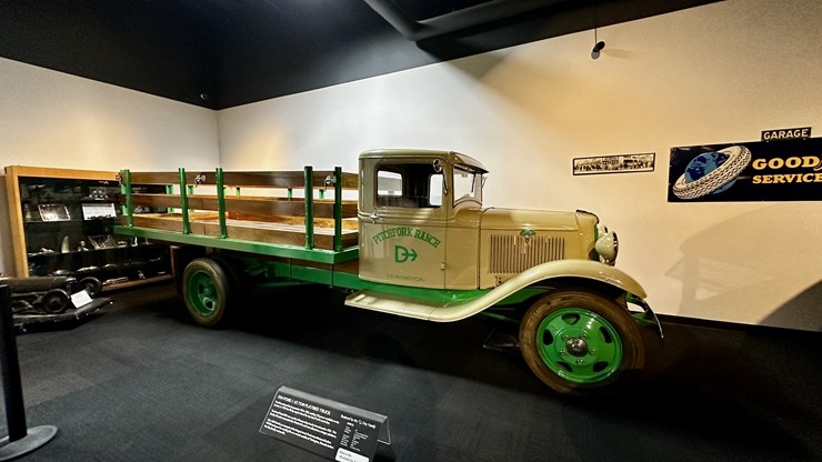 Iepazīstam ASV Nacionālais automobiļu muzeja eksponātus no Viljama F. Hara kolekcijas Nevadas štatā. Foto: Jānis Putniņš Iepazīstam ASV Nacionālais automobiļu muzeja eksponātus no Viljama F. Hara kolekcijas Nevadas štatā. Foto: Jānis Putniņš 351018