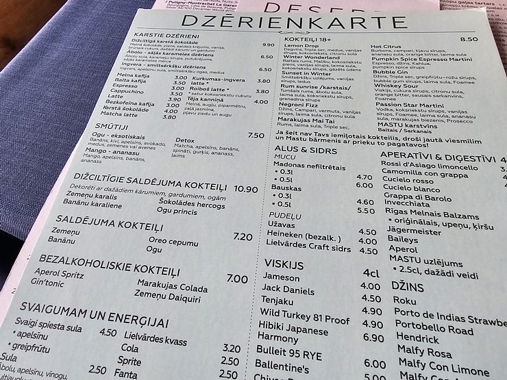 Travelnews.lv pēc 20 km pārgājiena dodas ieturēt maltīti Ozolnieku restorānā «Masti Grill&Chill» Travelnews.lv pēc 20 km pārgājiena dodas ieturēt maltīti Ozolnieku restorānā «Masti Grill&Chill» 351136