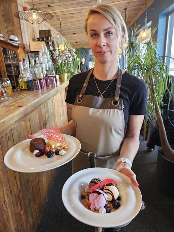 Travelnews.lv pēc 20 km pārgājiena dodas ieturēt maltīti Ozolnieku restorānā «Masti Grill&Chill» Travelnews.lv pēc 20 km pārgājiena dodas ieturēt maltīti Ozolnieku restorānā «Masti Grill&Chill» 351145