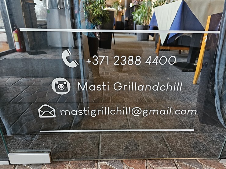 Travelnews.lv pēc 20 km pārgājiena dodas ieturēt maltīti Ozolnieku restorānā «Masti Grill&Chill» Travelnews.lv pēc 20 km pārgājiena dodas ieturēt maltīti Ozolnieku restorānā «Masti Grill&Chill» 351153