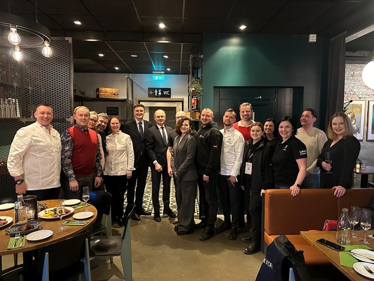 Latvijas pavāru komanda izcīnīja 12. vietu starp labākajām Eiropas un Pasaules komandām Tronheimā Norvēģijā. Foto: Latvijas Pavāru klubs un Bocuse d’O 351323