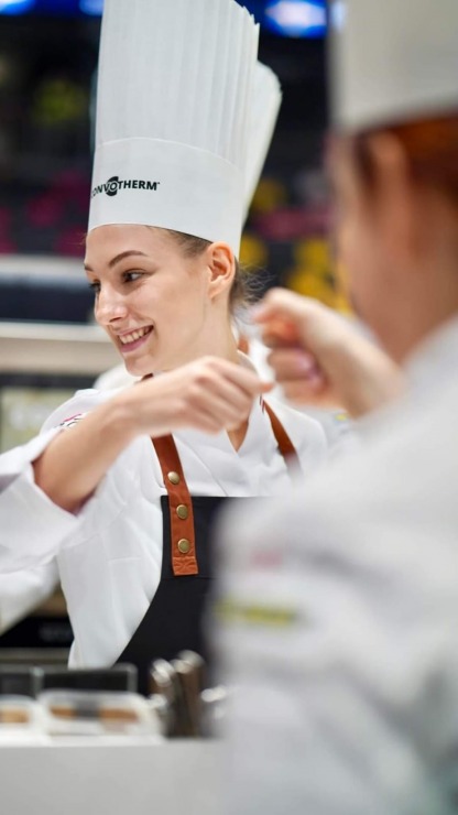 Latvijas pavāru komanda izcīnīja 12. vietu starp labākajām Eiropas un Pasaules komandām Tronheimā Norvēģijā. Foto: Latvijas Pavāru klubs un Bocuse d’O Latvijas pavāru komanda izcīnīja 12. vietu starp labākajām Eiropas un Pasaules komandām Tronheimā Norvēģijā. Foto: Latvijas Pavāru klubs un Bocuse d’O 351309