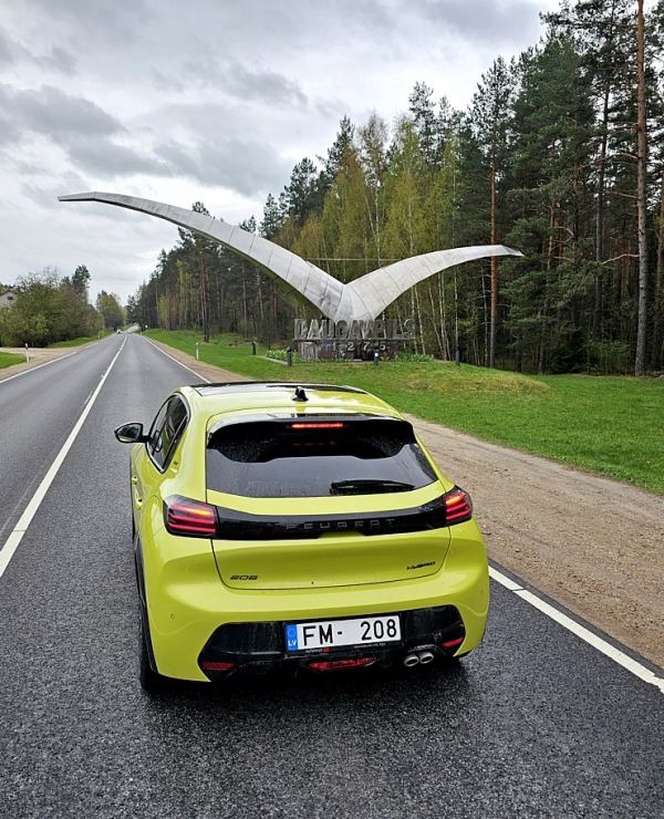 Ar jauno un ekonomisko «Peugeot 208 1.2 Hybrid» apceļojam Latgali un Sēliju. Sadarbībā ar Autobassadone.lv Ar jauno un ekonomisko «Peugeot 208 1.2 Hybrid» apceļojam Latgali un Sēliju. Sadarbībā ar Autobassadone.lv 352198