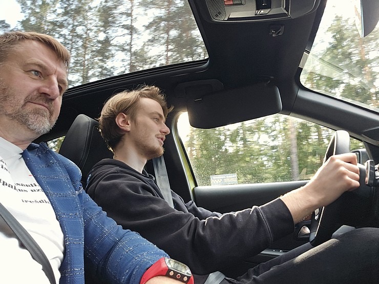 Ar jauno un ekonomisko «Peugeot 208 1.2 Hybrid» apceļojam Latgali un Sēliju. Sadarbībā ar Autobassadone.lv Ar jauno un ekonomisko «Peugeot 208 1.2 Hybrid» apceļojam Latgali un Sēliju. Sadarbībā ar Autobassadone.lv 352225