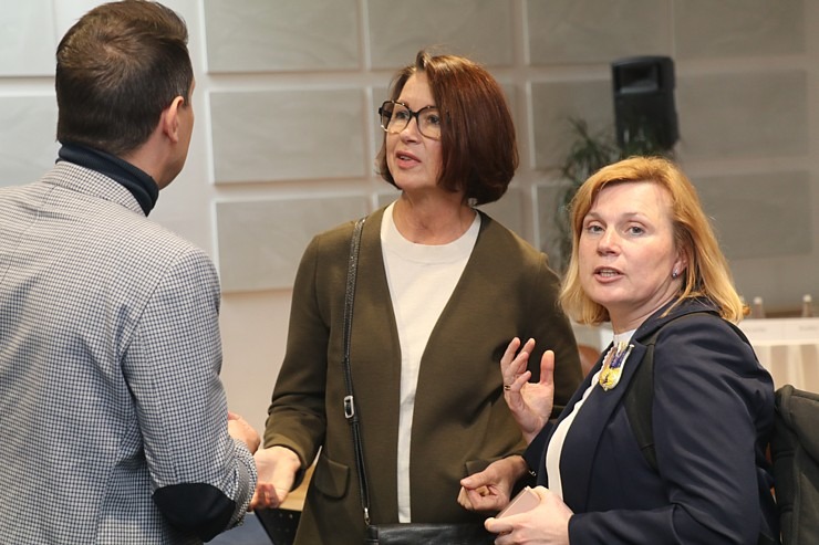 Tūrisma nozare viesnīcā «Riga Islande Hotel» diskutē ar Eiropas Parlamenta deputāta amata kandidātiem Tūrisma nozare viesnīcā «Riga Islande Hotel» diskutē ar Eiropas Parlamenta deputāta amata kandidātiem 352375