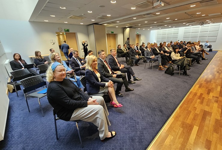 Tūrisma nozare viesnīcā «Riga Islande Hotel» diskutē ar Eiropas Parlamenta deputāta amata kandidātiem Tūrisma nozare viesnīcā «Riga Islande Hotel» diskutē ar Eiropas Parlamenta deputāta amata kandidātiem 352356