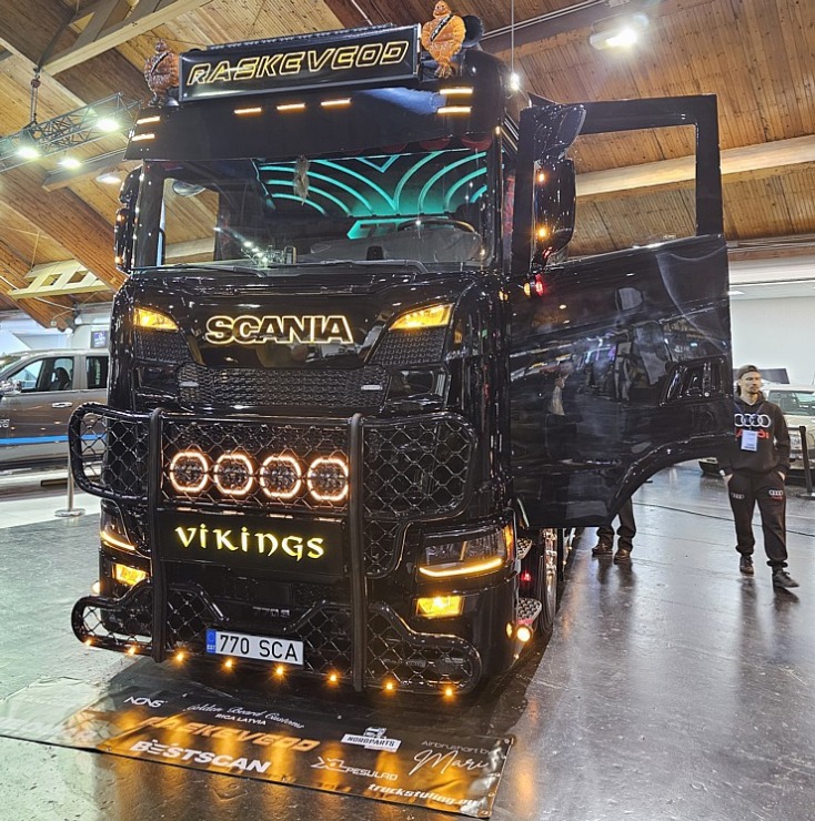 Ķīpsalā pulcējas auto fani uz starptautisko autoindustrijas izstādi «Auto 2024» 352556