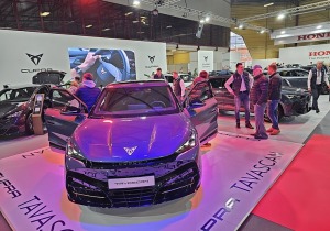 Ķīpsalā pulcējas auto fani uz starptautisko autoindustrijas izstādi «Auto 2024» 14